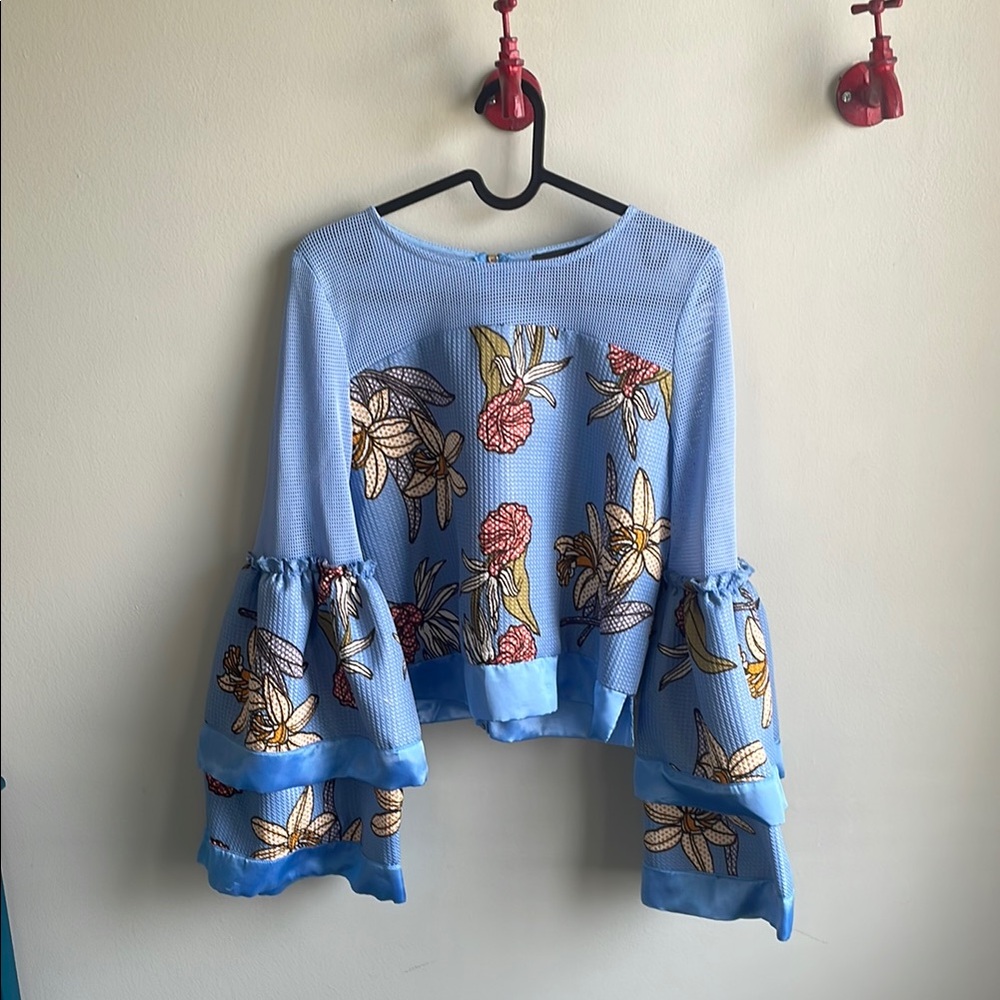 GRACIA || Floral Bell Sleeve Blouse Size Medium